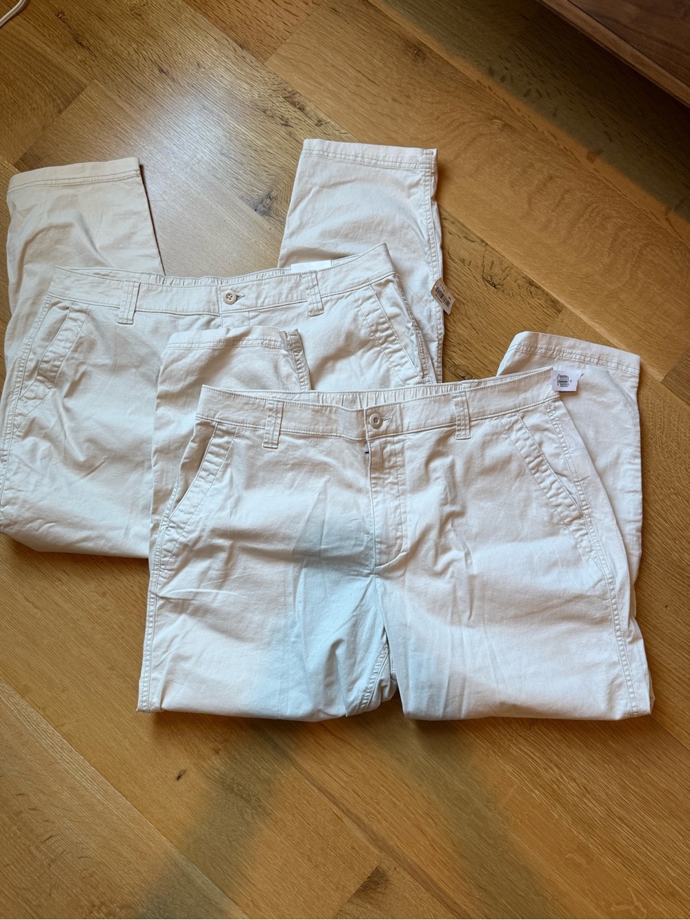 Old Navy White Cropped Pants - Women